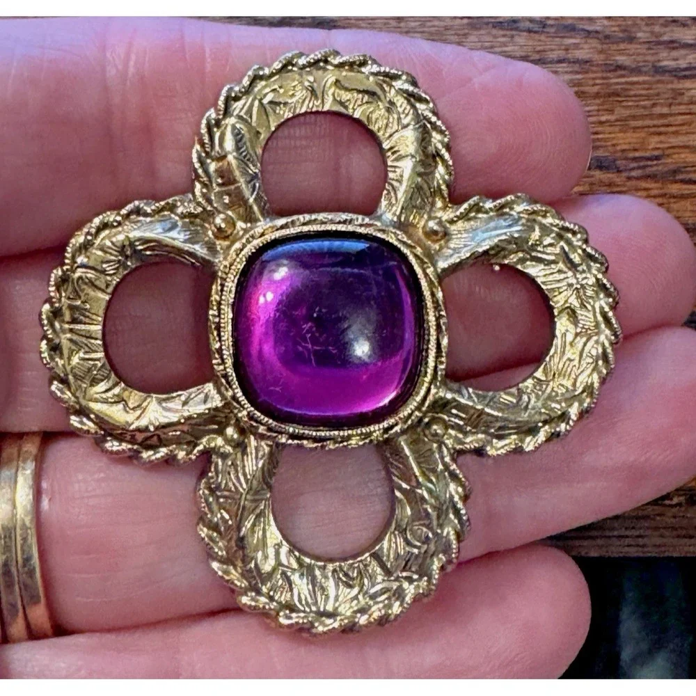 Unbranded ornate gold